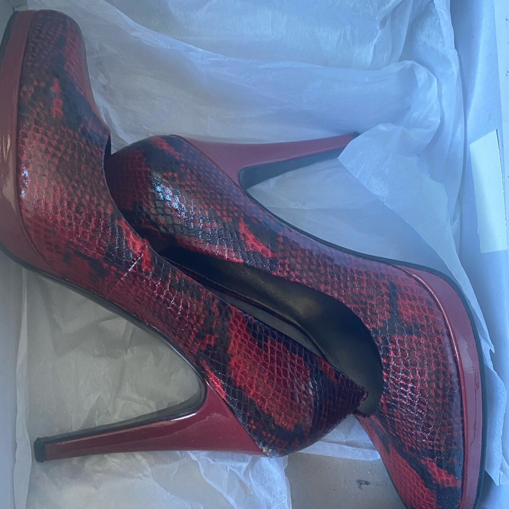 None wear retro Rocha NEW in box